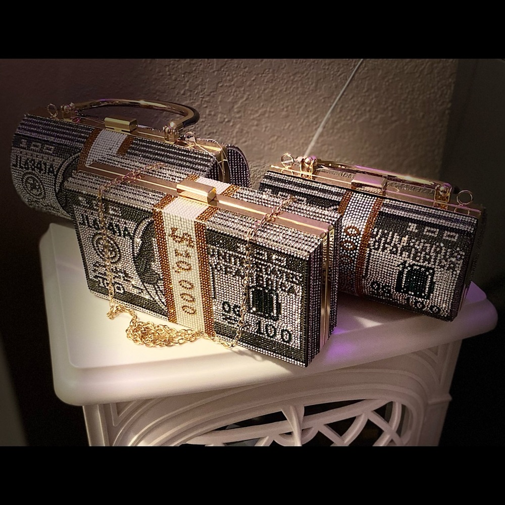 Enticing $100/10bands crossbody purse!